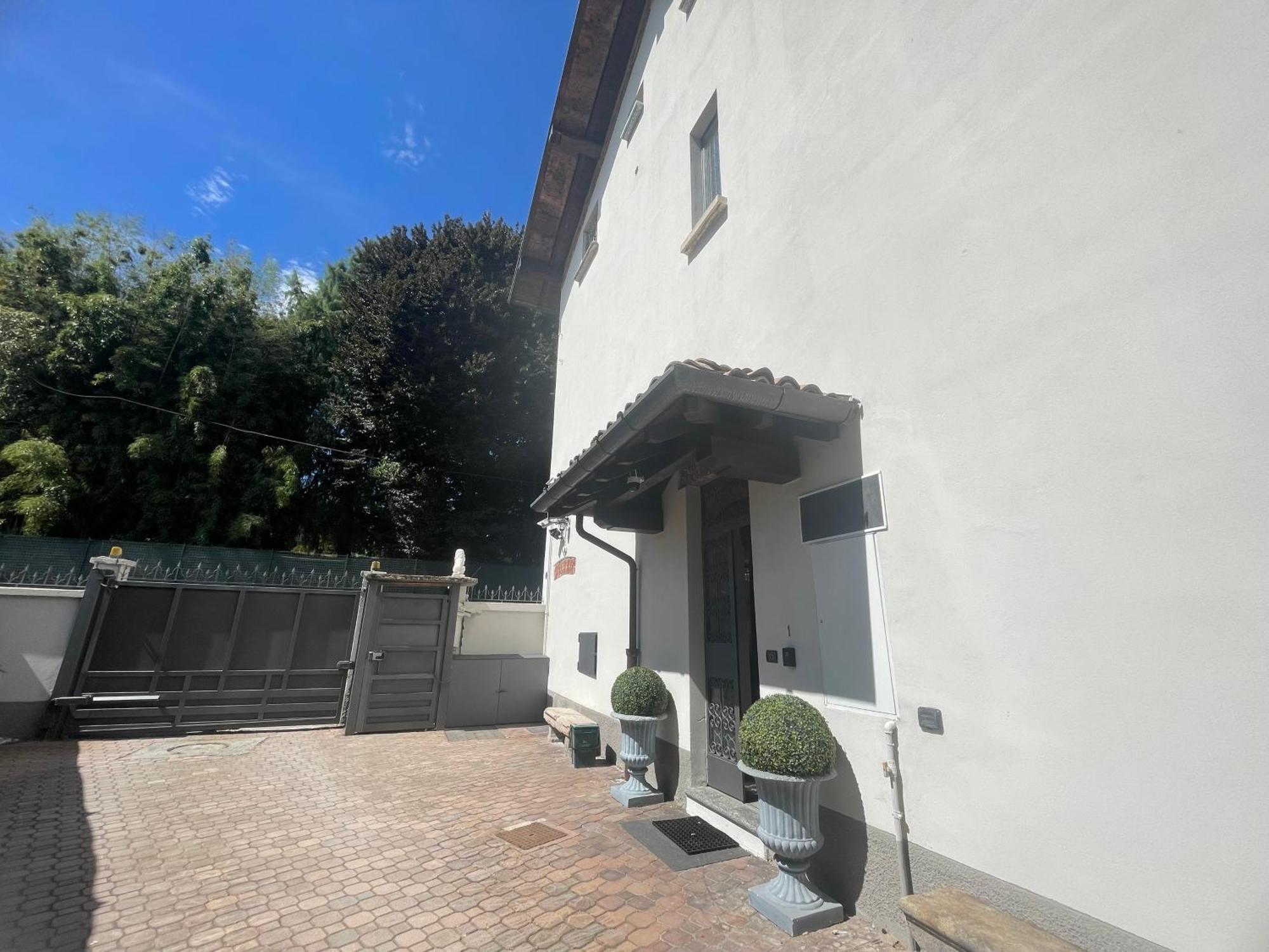 Villa Simona Malpensa Gallarate Buitenkant foto